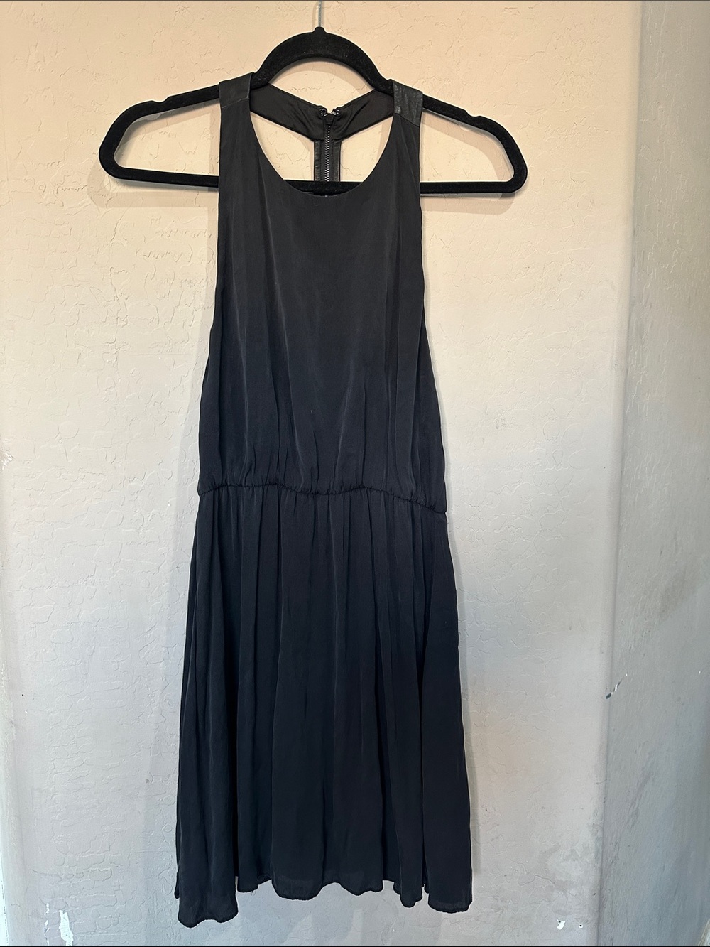 Alice + Olivia Black Sleeveless Midi Dress silk